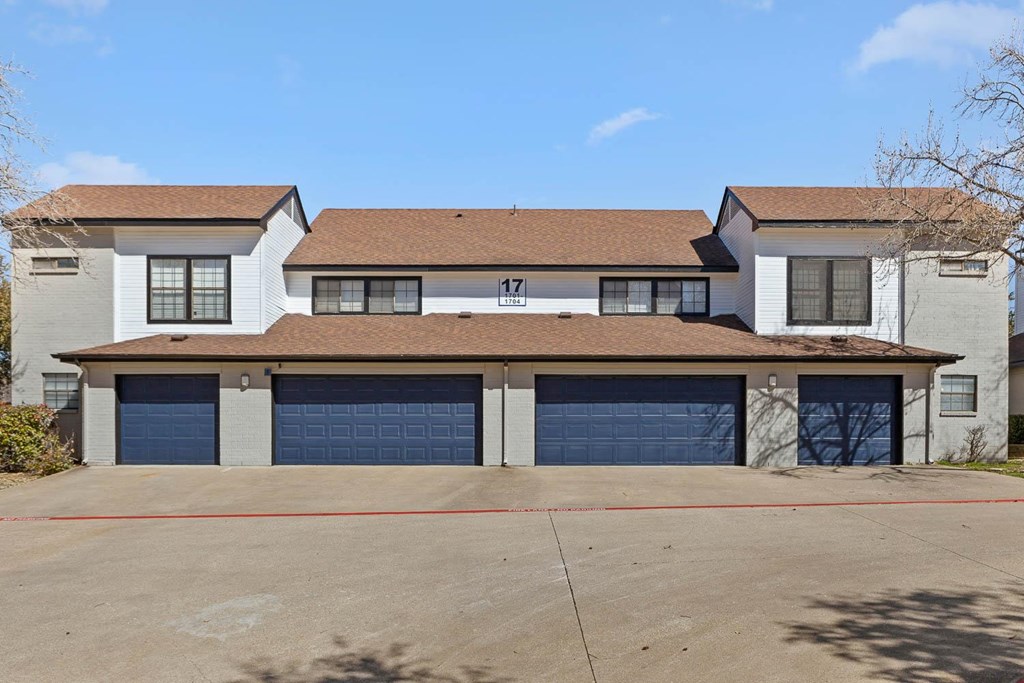 Embry Apartment Homes, 2210 Marsh Lane, Carrollton, TX RentCafe